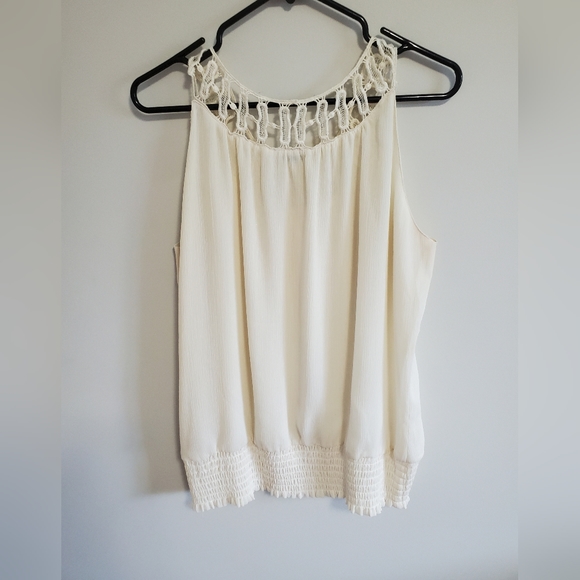 3/$30   flowy crepe shell - Picture 1 of 3